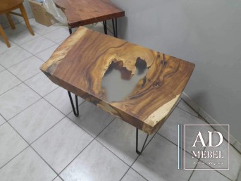 Stolik suar z żywicą