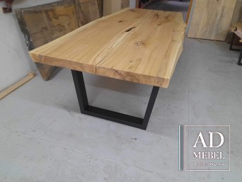 Stół z drewna wiązowego