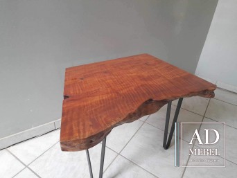 Stolik kawowy z drewna egzotycznego liczi